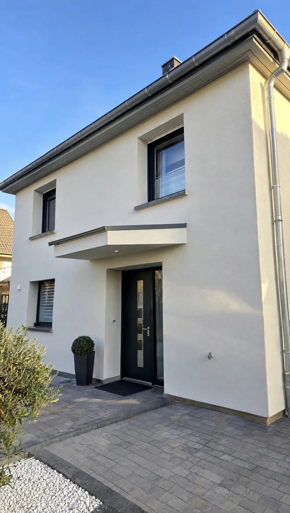 Façade de maison rénovée par Eco Bat PMC